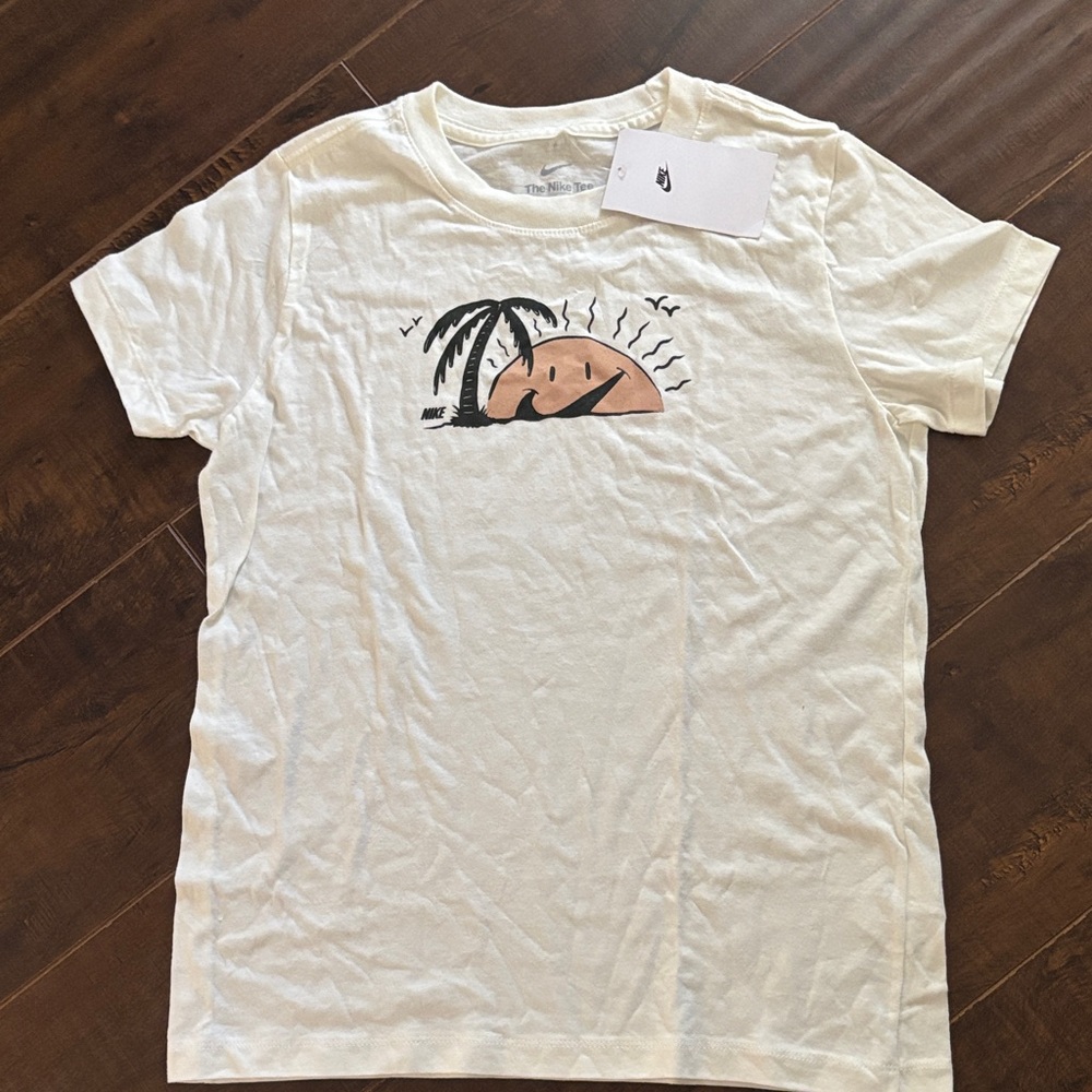 Nike Beige T-Shirt with Sun and Palm Tree Design | Kids Size Large